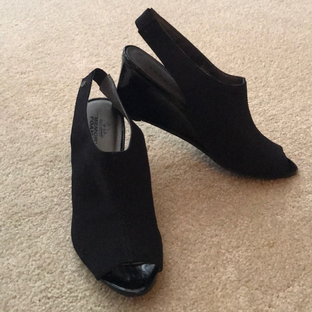 Life Stride Peep Toe Black Wedges